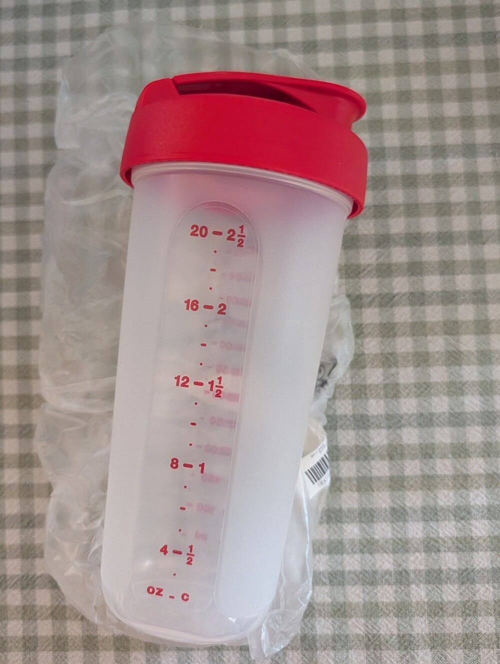 Tupperware Quick Shake 20 oz  NEW